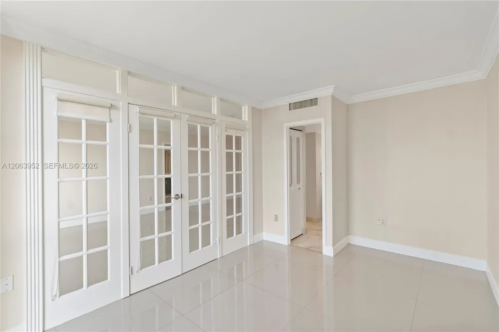 3675 Country Club Dr #2208 Aventura, FL 33180