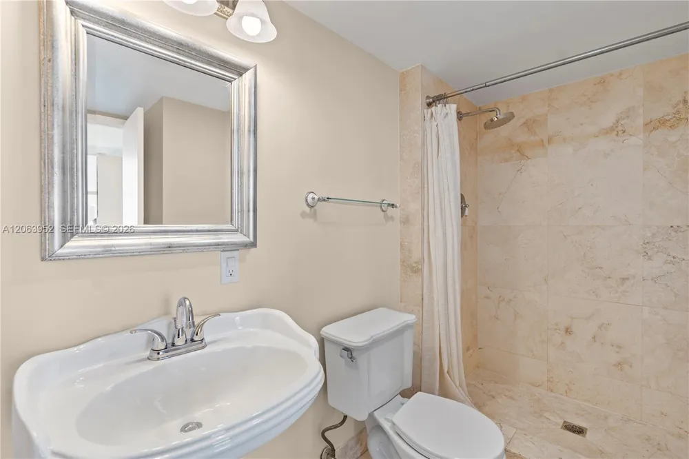 3675 Country Club Dr #2208 Aventura, FL 33180