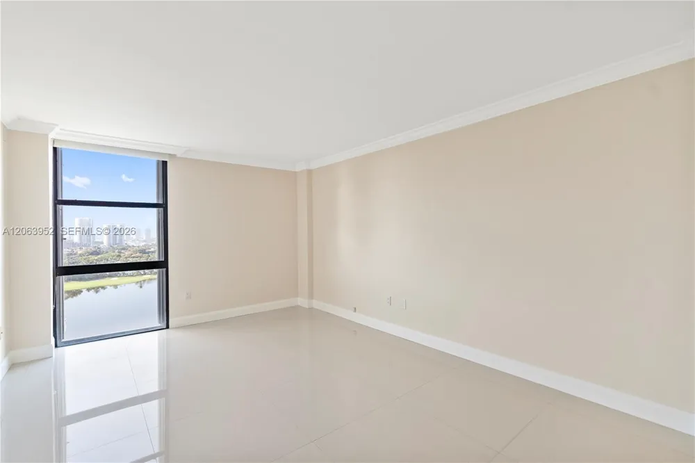 3675 Country Club Dr #2208 Aventura, FL 33180