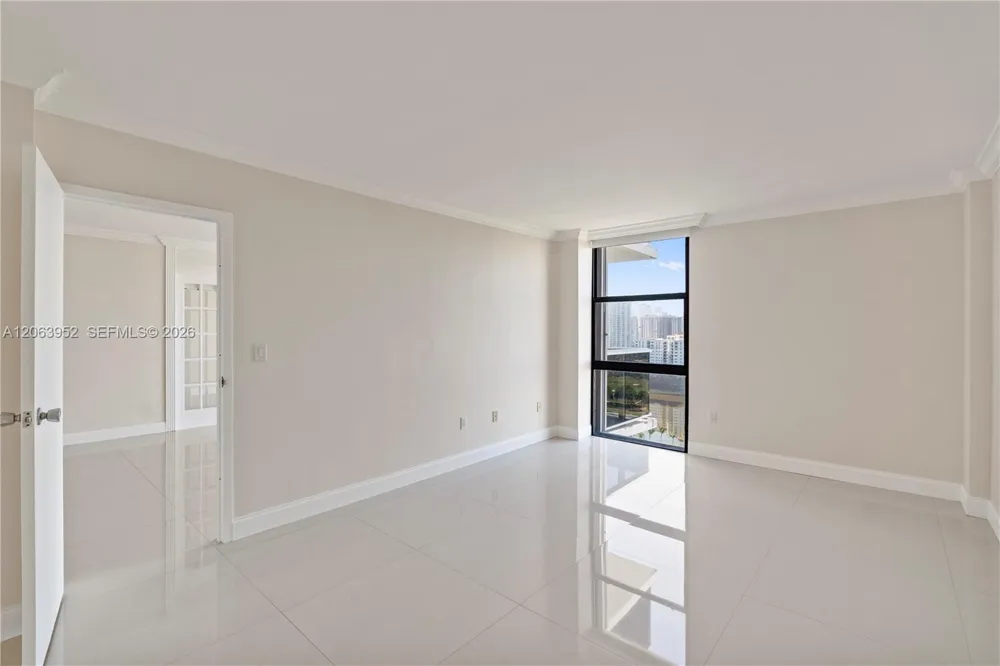 3675 Country Club Dr #2208 Aventura, FL 33180