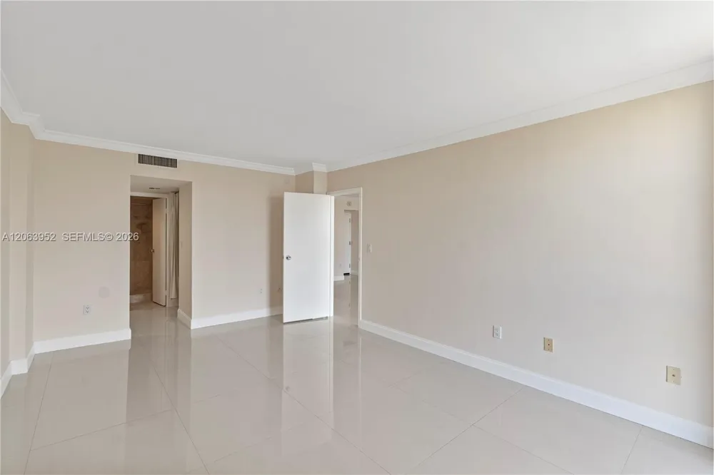 3675 Country Club Dr #2208 Aventura, FL 33180