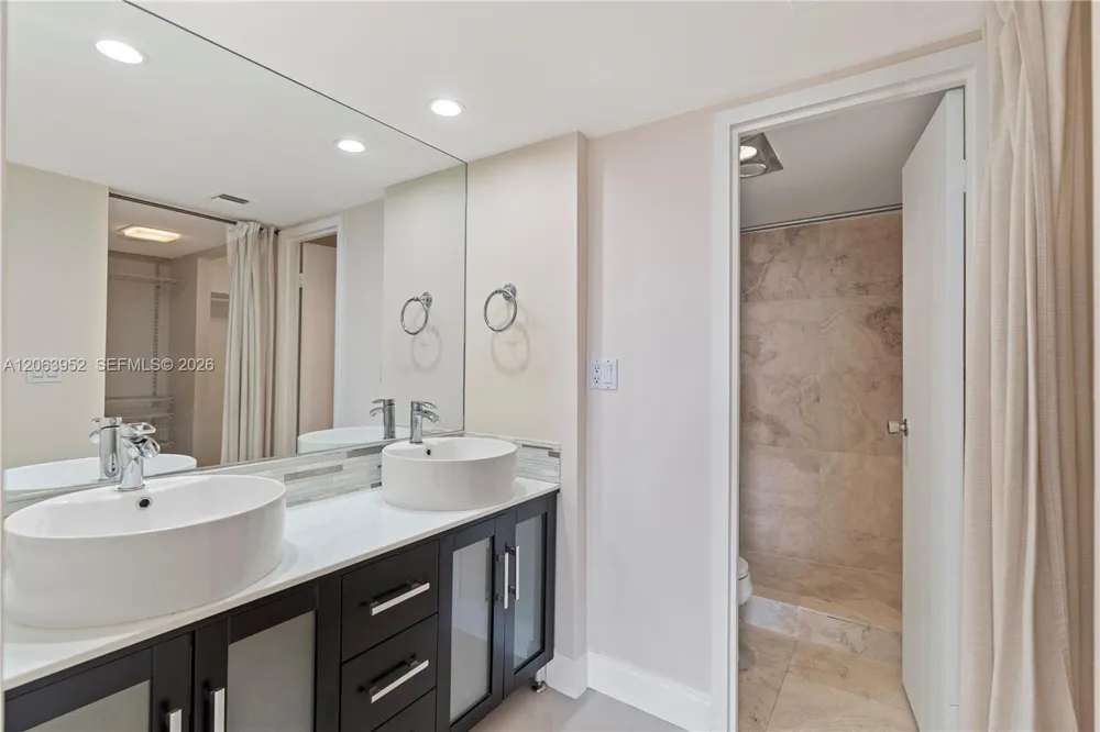 3675 Country Club Dr #2208 Aventura, FL 33180