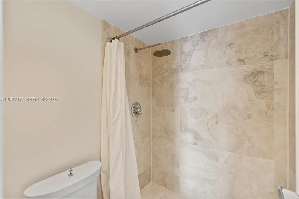 3675 Country Club Dr #2208 Aventura, FL 33180