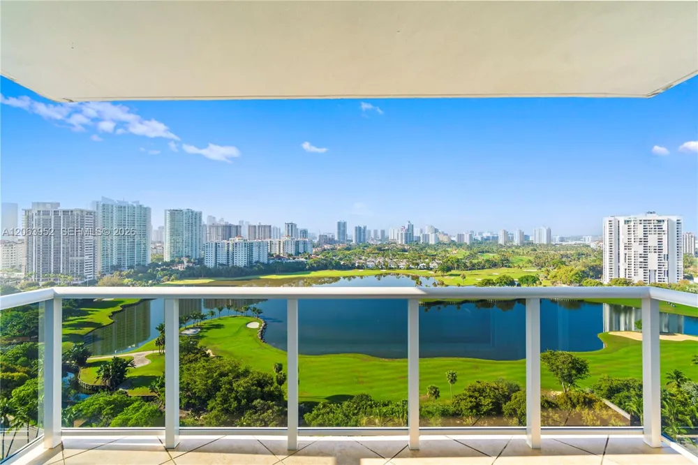 3675 Country Club Dr #2208 Aventura, FL 33180