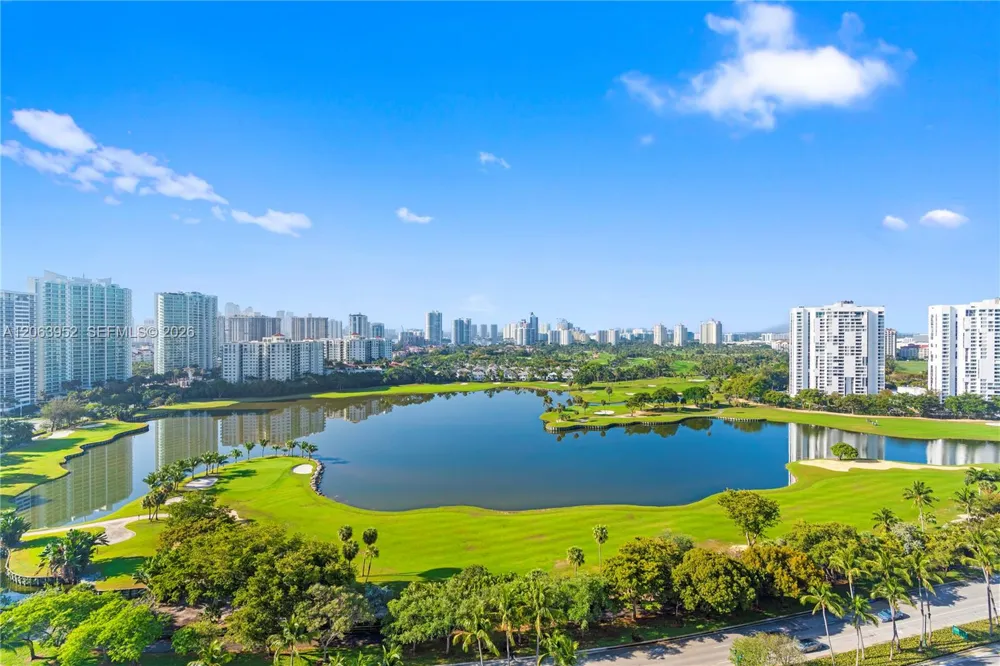 3675 Country Club Dr #2208 Aventura, FL 33180