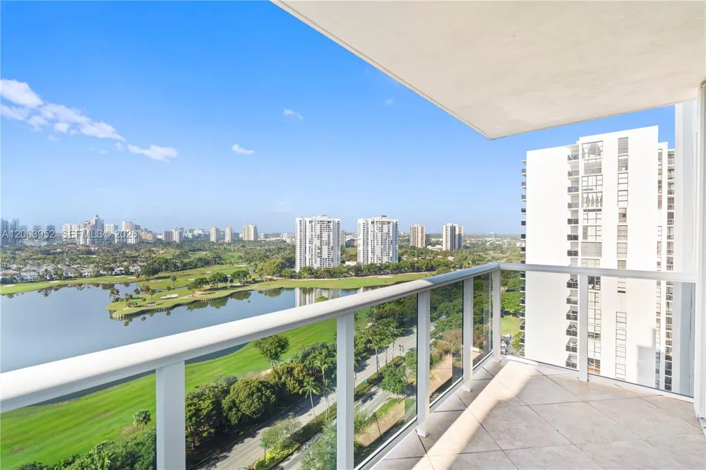 3675 Country Club Dr #2208 Aventura, FL 33180
