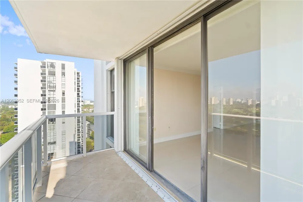 3675 Country Club Dr #2208 Aventura, FL 33180