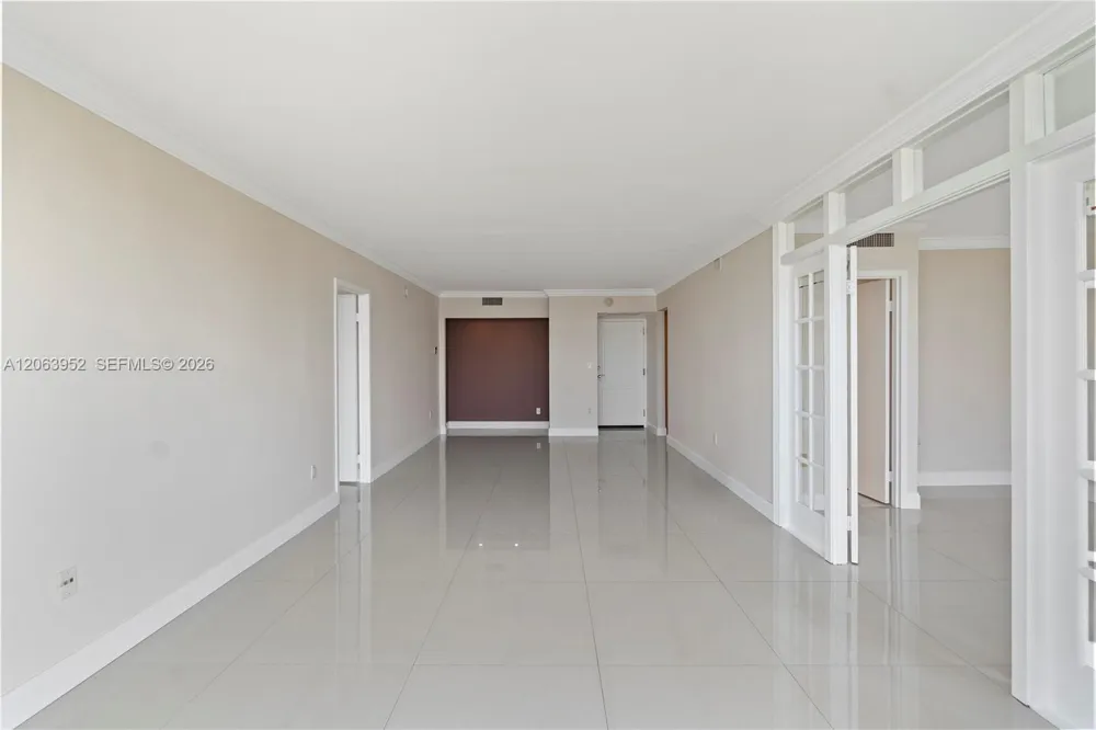 3675 Country Club Dr #2208 Aventura, FL 33180