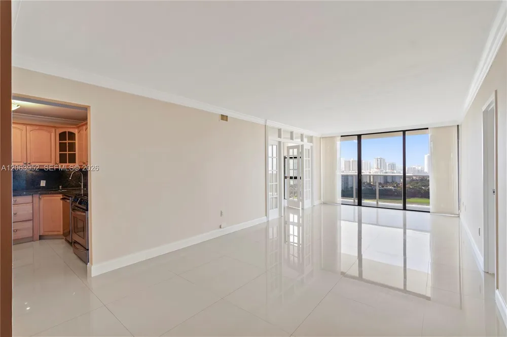 3675 Country Club Dr #2208 Aventura, FL 33180