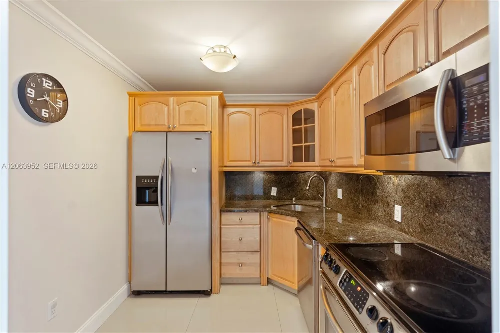 3675 Country Club Dr #2208 Aventura, FL 33180