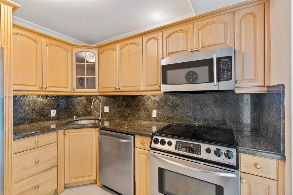 3675 Country Club Dr #2208 Aventura, FL 33180