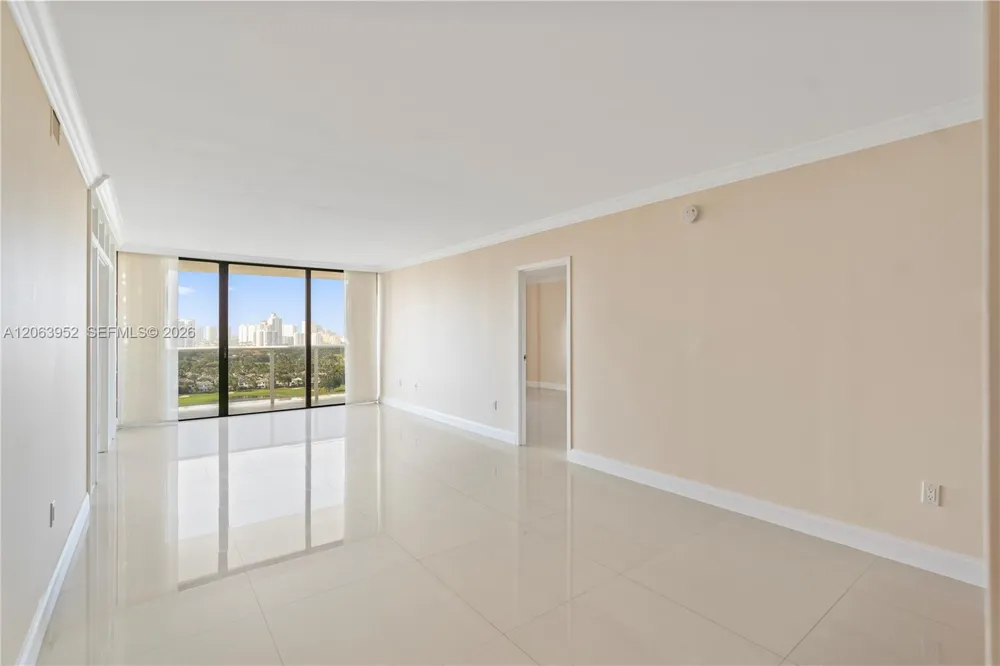 3675 Country Club Dr #2208 Aventura, FL 33180