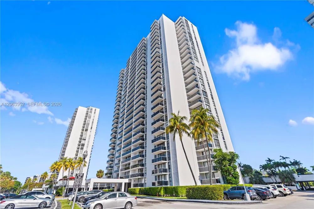 3675 Country Club Dr #2208 Aventura, FL 33180