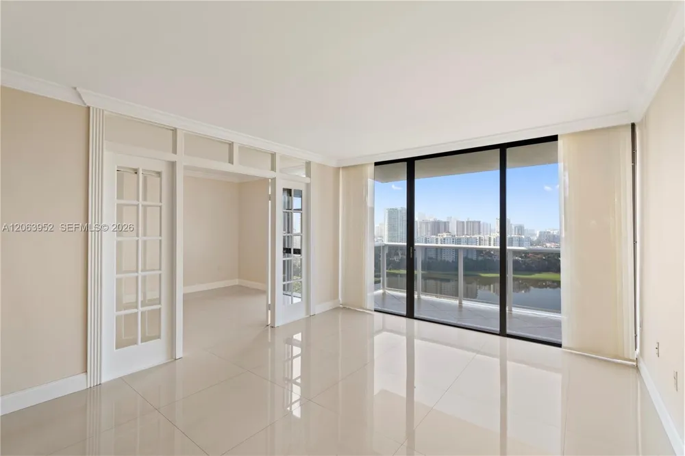 3675 Country Club Dr #2208 Aventura, FL 33180