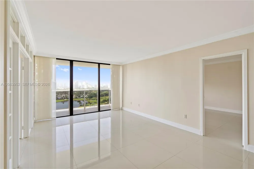 3675 Country Club Dr #2208 Aventura, FL 33180