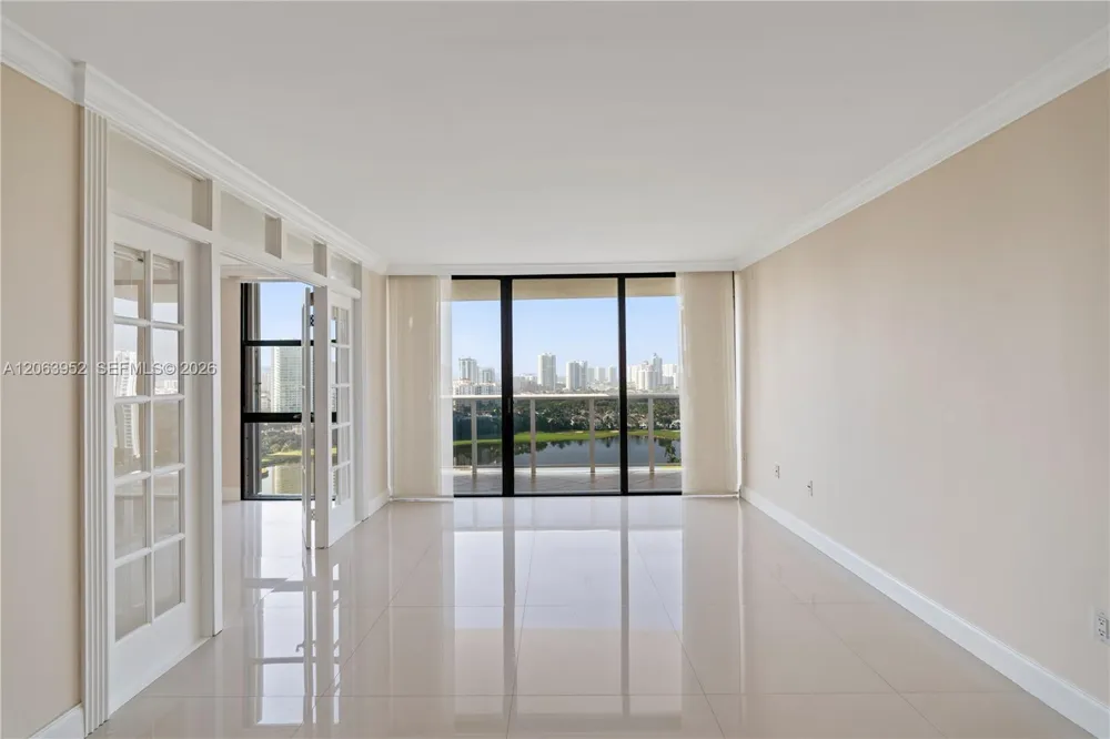 3675 Country Club Dr #2208 Aventura, FL 33180