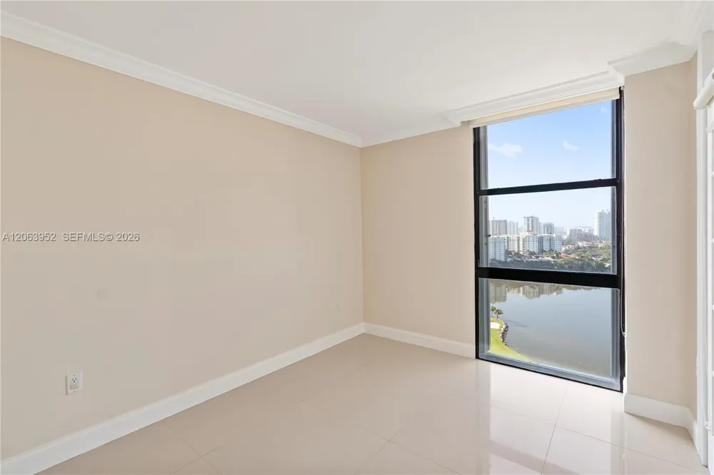 3675 Country Club Dr #2208 Aventura, FL 33180