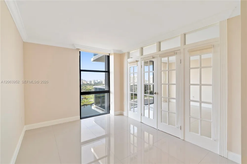 3675 Country Club Dr #2208 Aventura, FL 33180