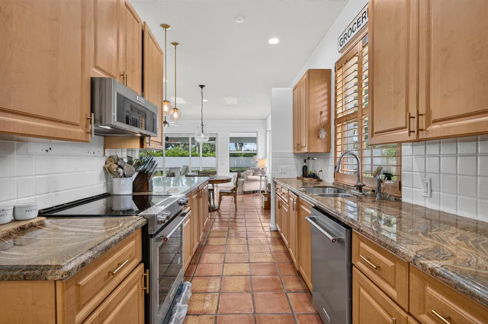 218 HAMPTON COURT Jupiter, FL 33458