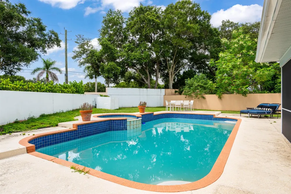 218 HAMPTON COURT Jupiter, FL 33458