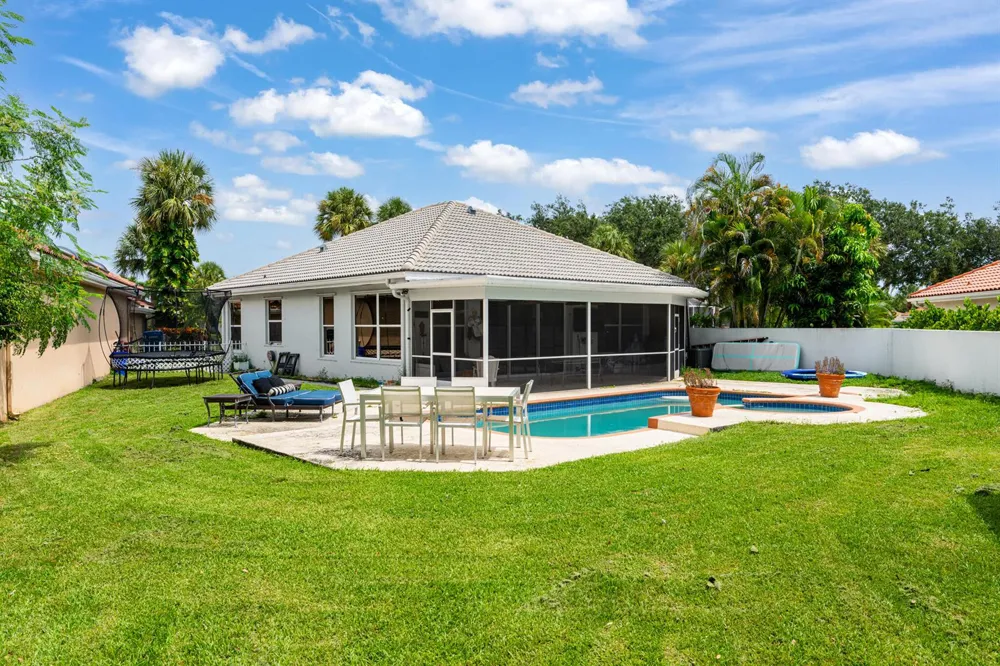 218 HAMPTON COURT Jupiter, FL 33458