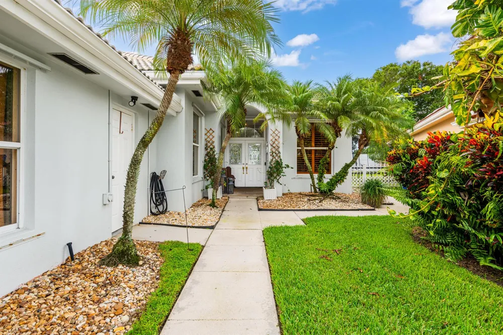 218 HAMPTON COURT Jupiter, FL 33458