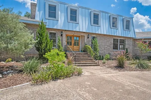 110 W Sierra Circle