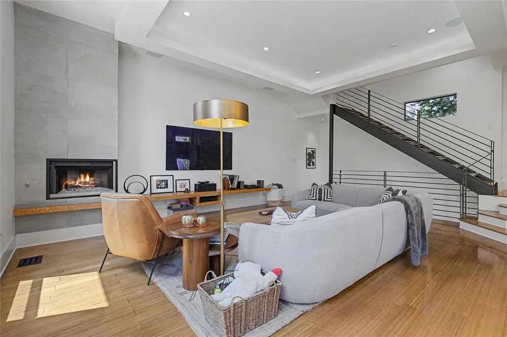 432 Trinity River Circle Dallas, TX 75203