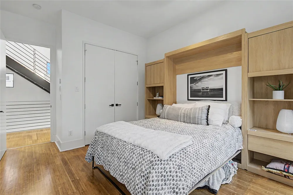 432 Trinity River Circle Dallas, TX 75203