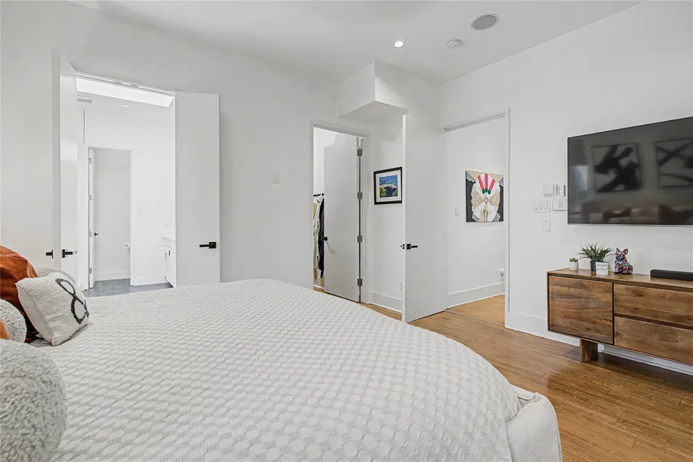 432 Trinity River Circle Dallas, TX 75203