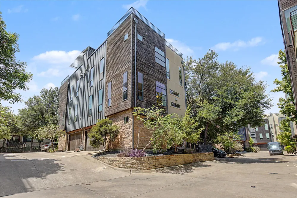 432 Trinity River Circle Dallas, TX 75203
