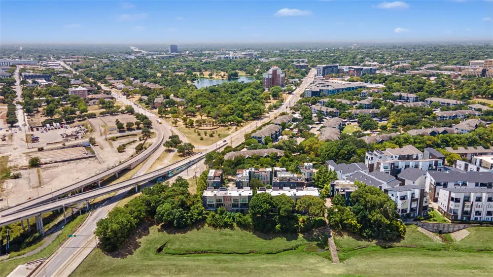 432 Trinity River Circle Dallas, TX 75203
