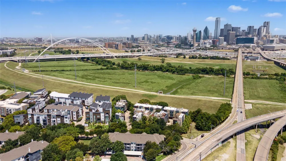 432 Trinity River Circle Dallas, TX 75203