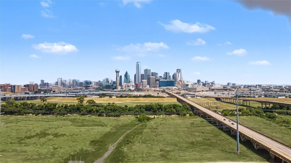 432 Trinity River Circle Dallas, TX 75203