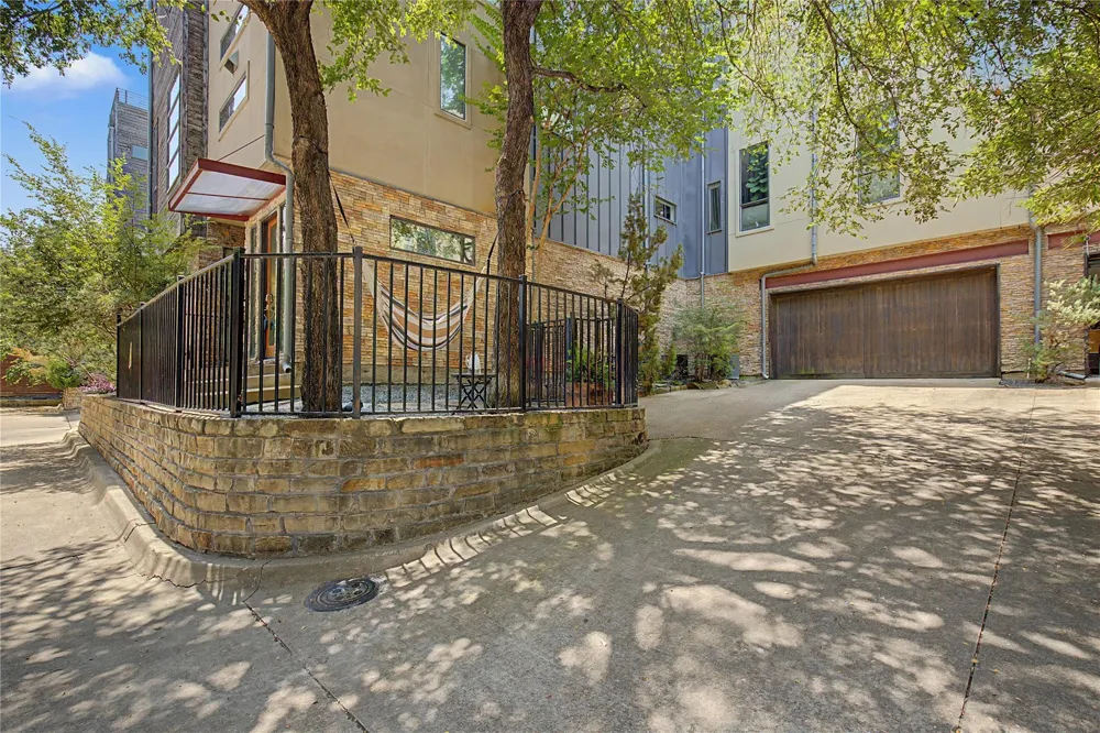 432 Trinity River Circle Dallas, TX 75203