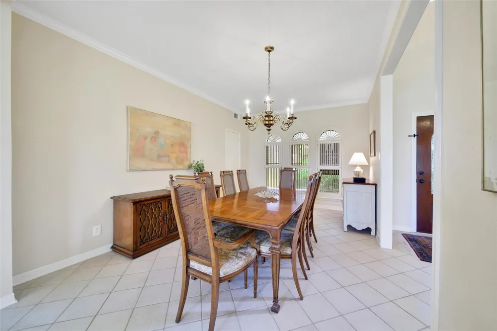 142 Lakeside Drive Conroe, TX 77356