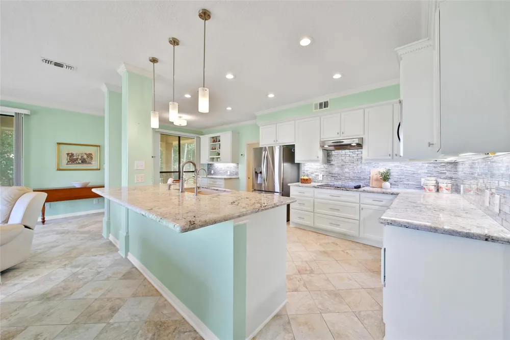 142 Lakeside Drive Conroe, TX 77356