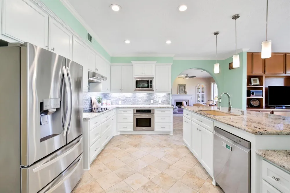 142 Lakeside Drive Conroe, TX 77356