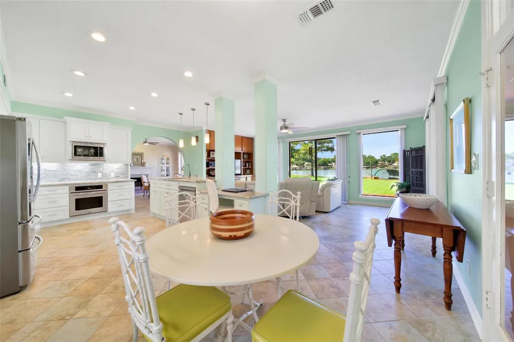 142 Lakeside Drive Conroe, TX 77356