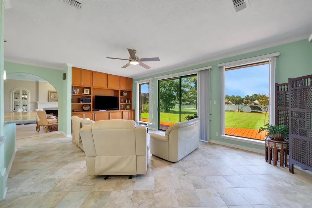 142 Lakeside Drive Conroe, TX 77356