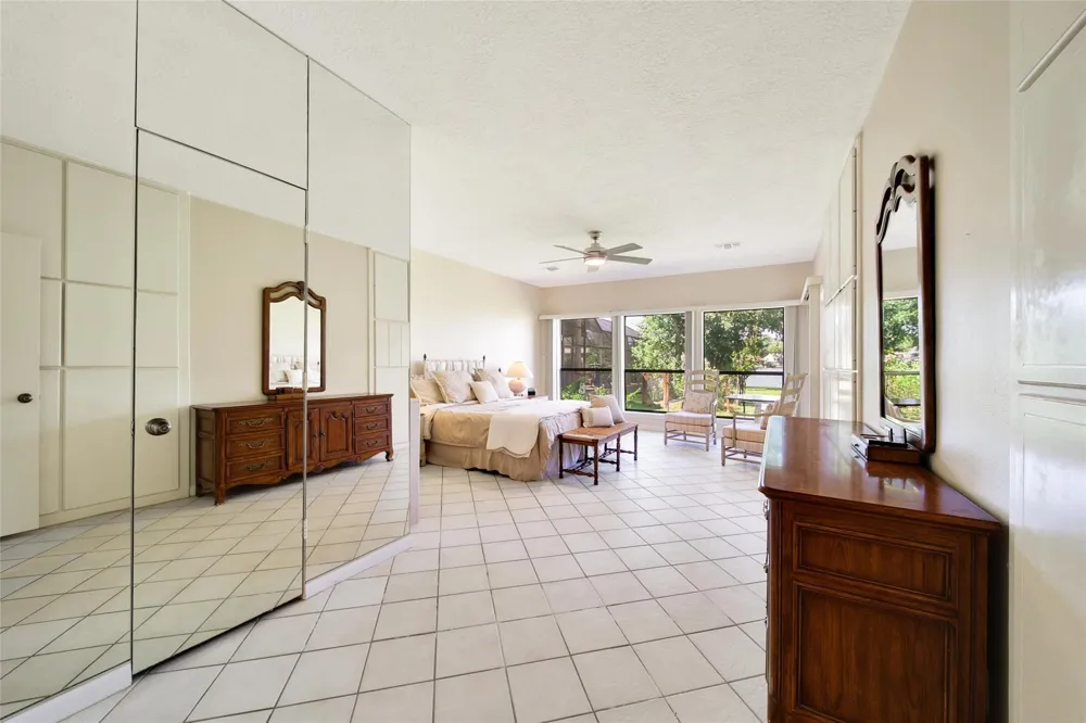 142 Lakeside Drive Conroe, TX 77356