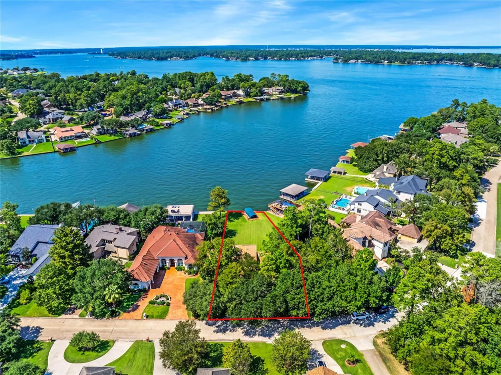 142 Lakeside Drive Conroe, TX 77356