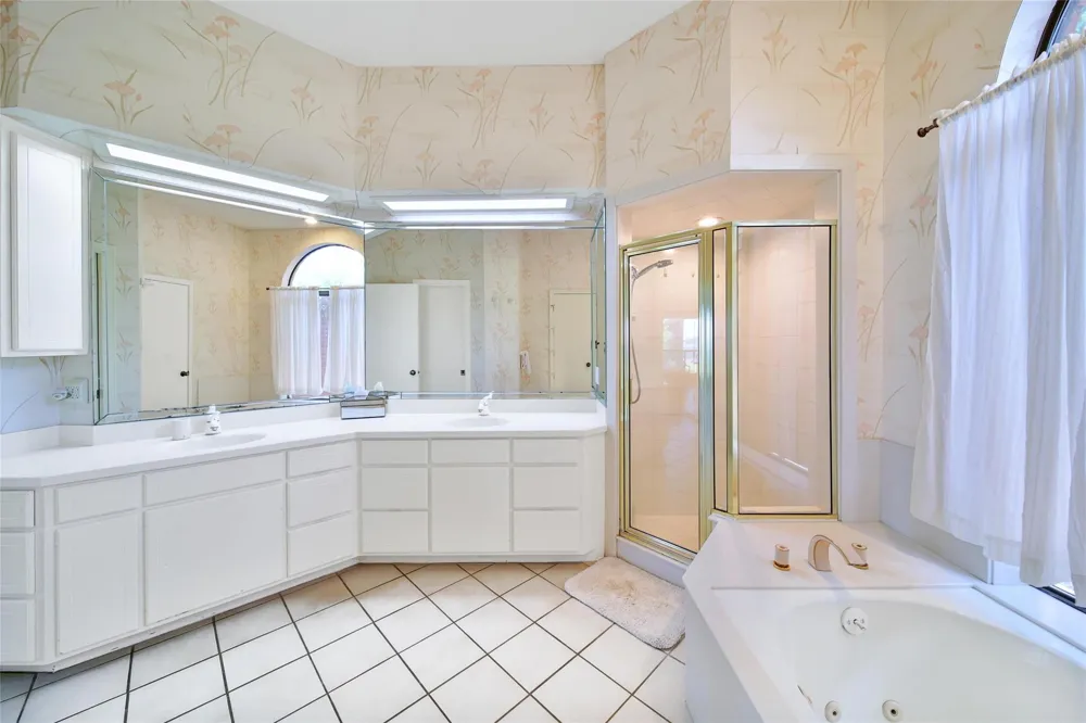 142 Lakeside Drive Conroe, TX 77356