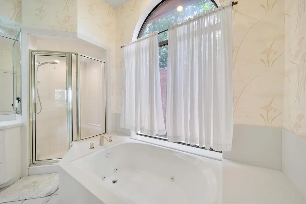 142 Lakeside Drive Conroe, TX 77356
