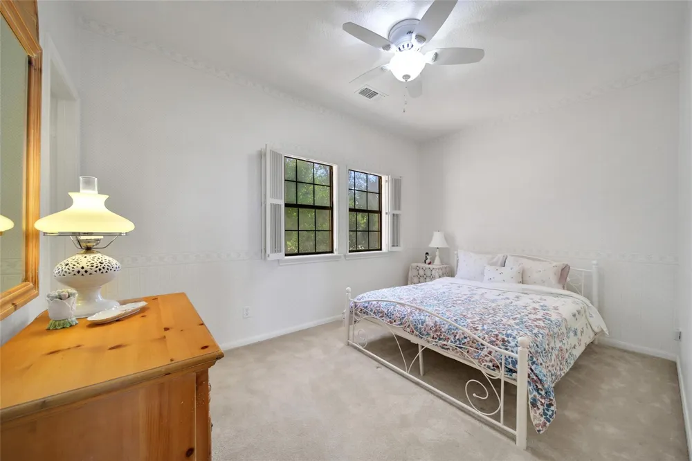 142 Lakeside Drive Conroe, TX 77356