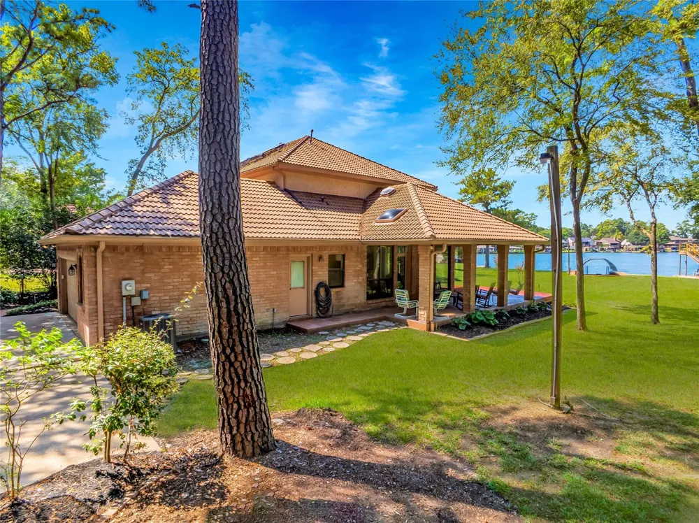 142 Lakeside Drive Conroe, TX 77356