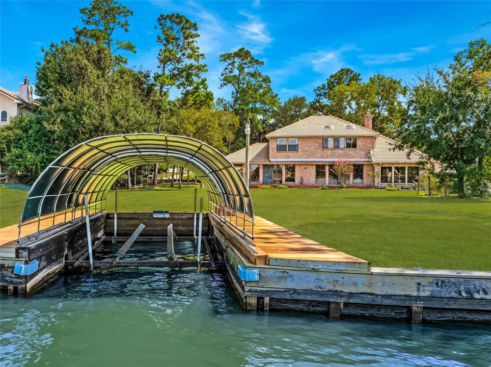 142 Lakeside Drive Conroe, TX 77356