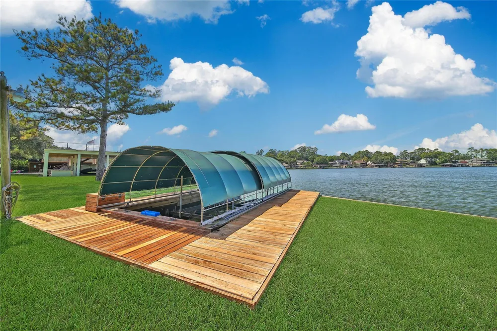 142 Lakeside Drive Conroe, TX 77356
