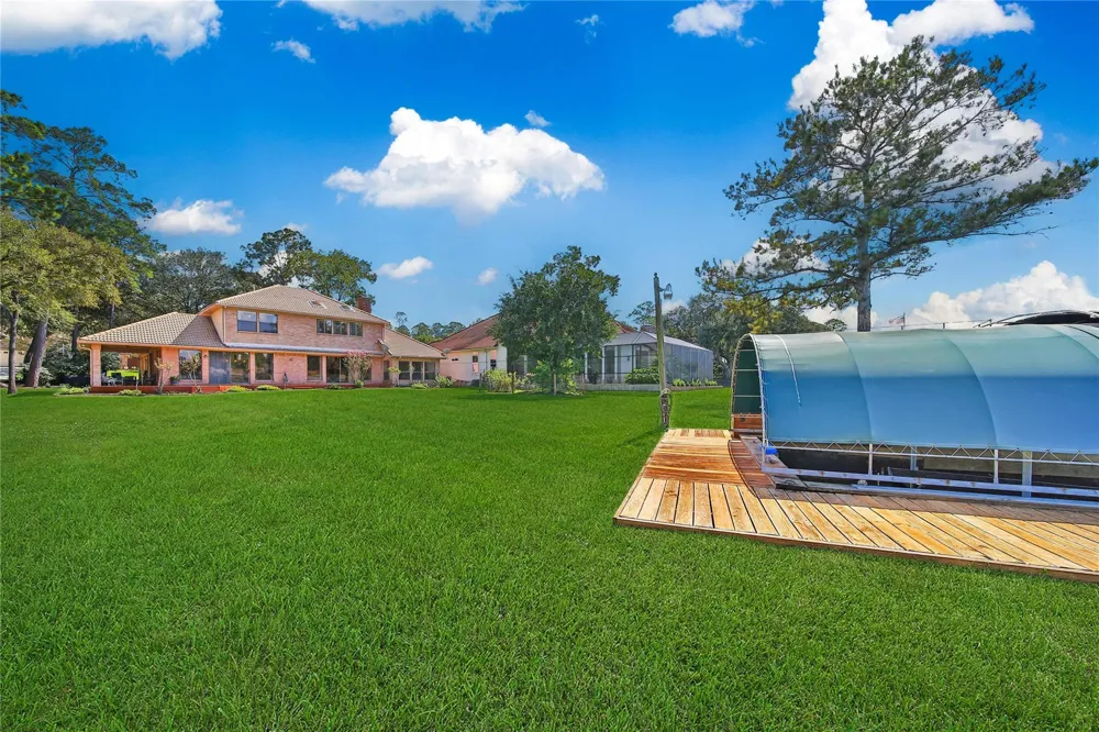 142 Lakeside Drive Conroe, TX 77356