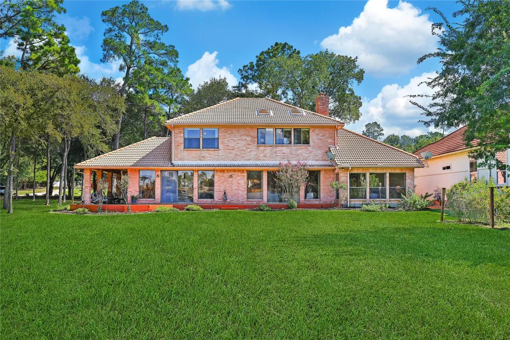 142 Lakeside Drive Conroe, TX 77356